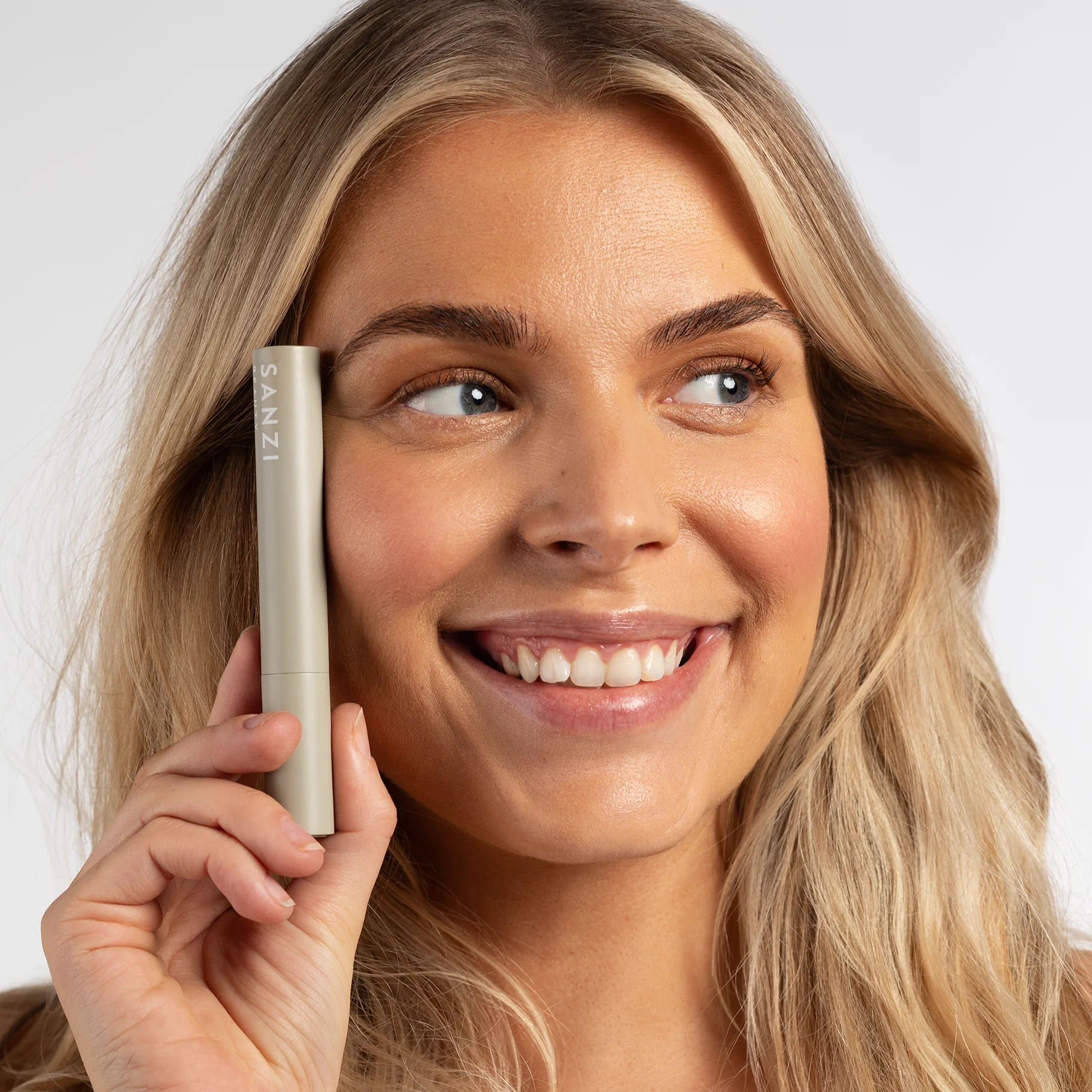 Sanzi EYEBROW ENHANCING SERUM ( keyp 1 og fá eitt við ókeypis ) - Image 3