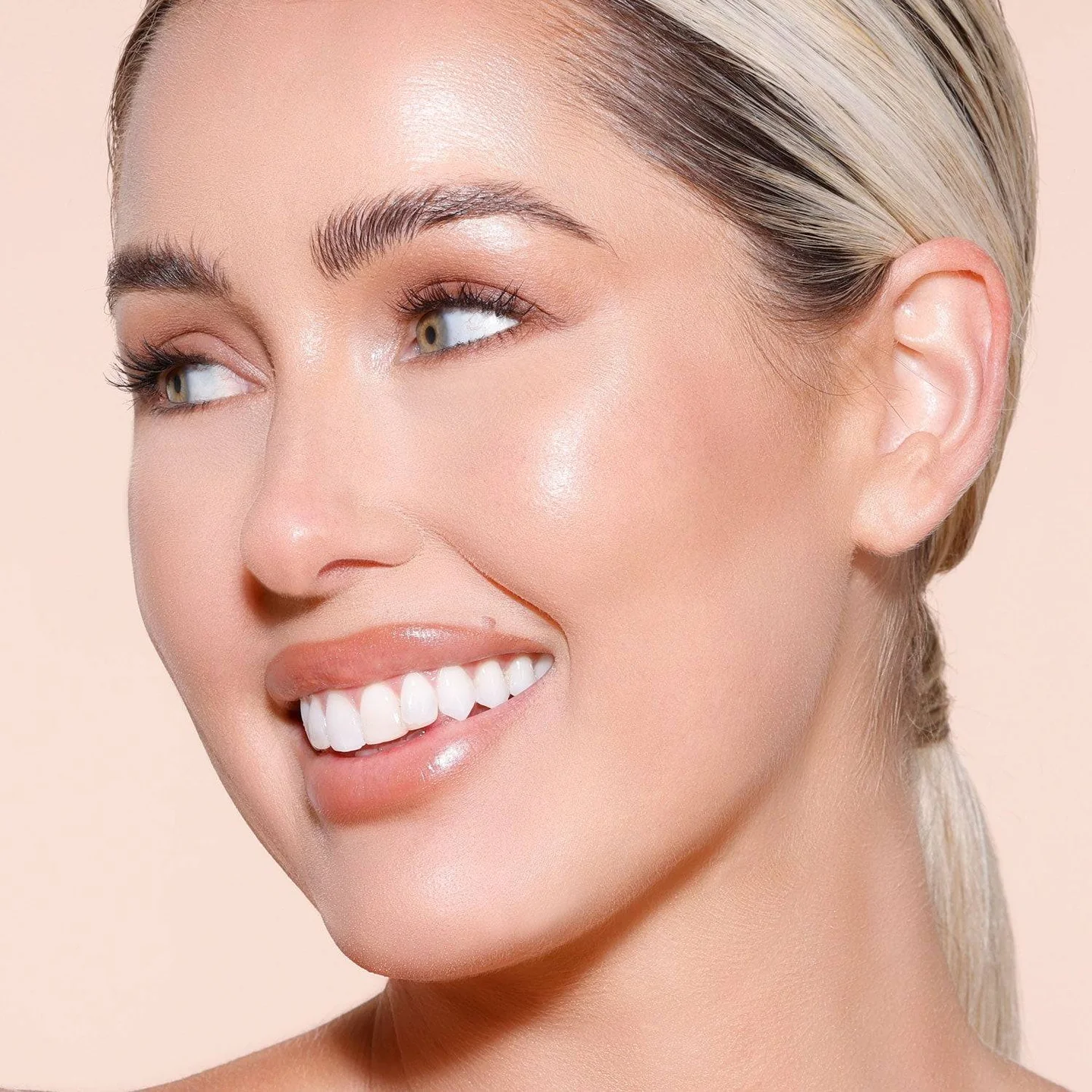 YOUNGBLOOD – Neutral Loose Mineral Foundation (fair to light shade, neutral undertone) - Image 4