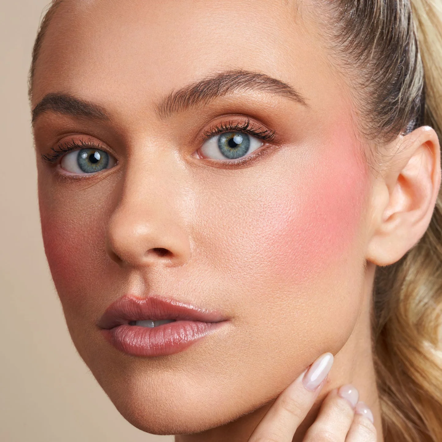 YOUNGBLOOD – Soft Beige Loose Mineral Foundation (Lightest shade, warm undertone) - Image 4