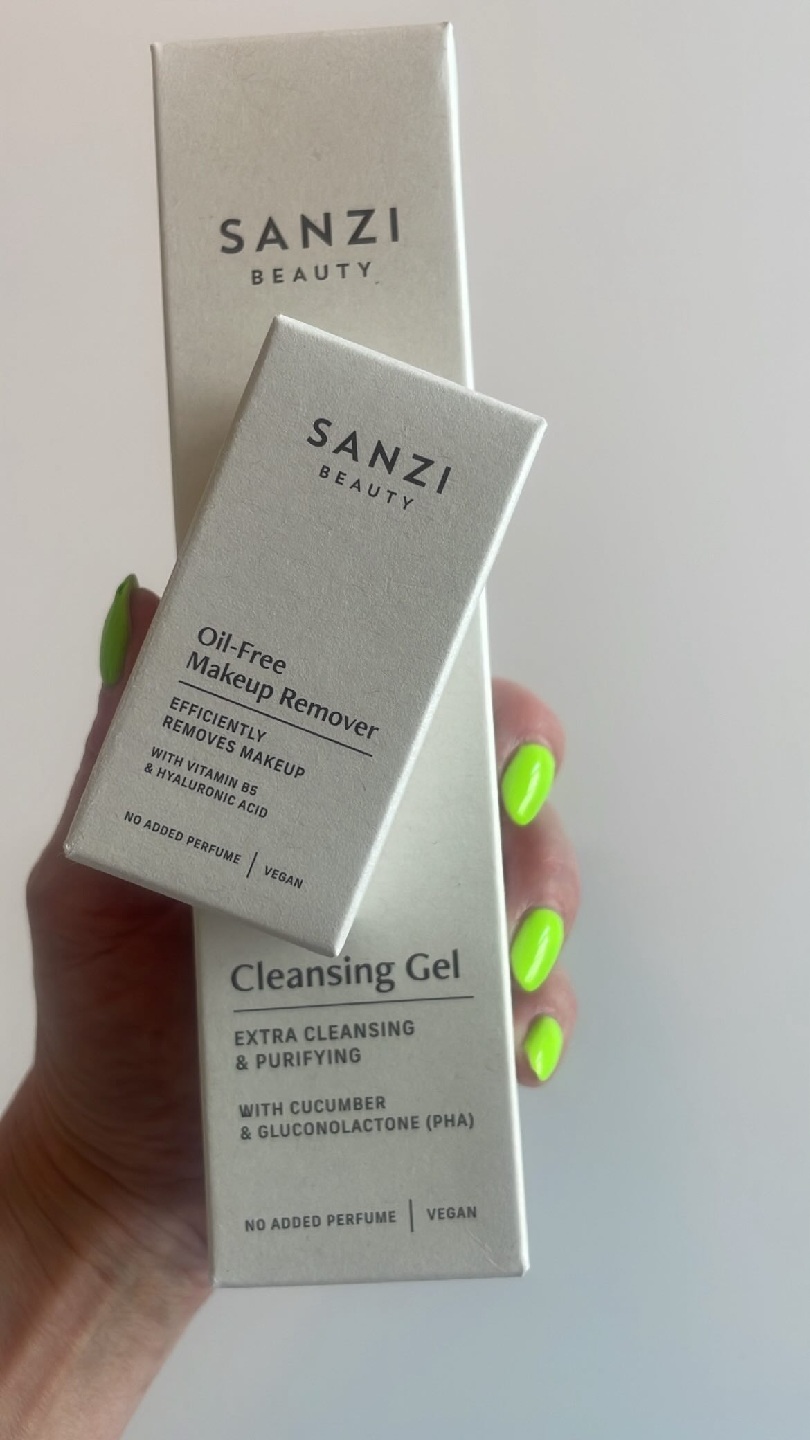 Cleansing Gel + ein ókeypis oilfree makeup remover travel size