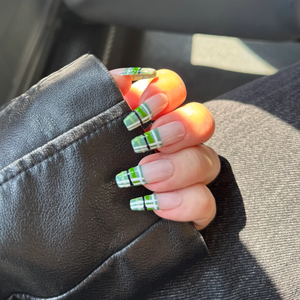 Gel Polish 176 - Mint Green - Image 3