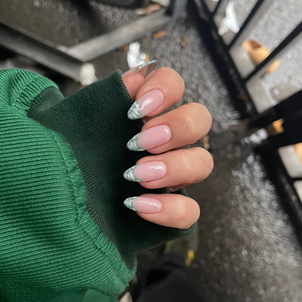 Gel Polish 176 - Mint Green - Image 2